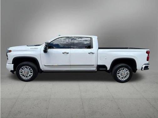 Iridescent Pearl Tricoat 2024 Chevrolet Silverado 2500 High Country