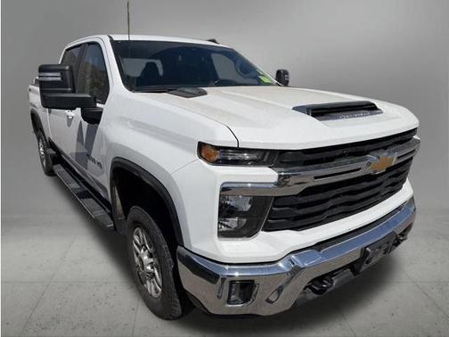 Summit White 2025 Chevrolet Silverado 2500 LT