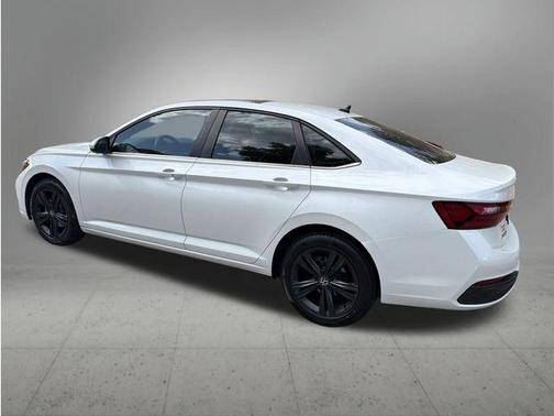 Oryx White Pearl Effect 2022 Volkswagen Jetta 1.5T SE