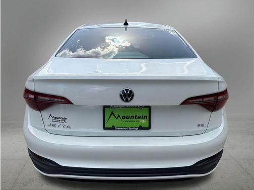 Oryx White Pearl Effect 2022 Volkswagen Jetta 1.5T SE