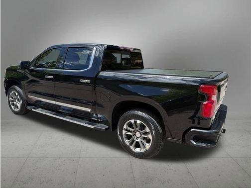 Black 2022 Chevrolet Silverado 1500 High Country
