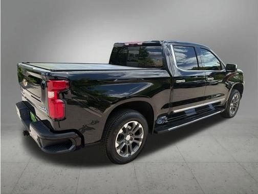 Black 2022 Chevrolet Silverado 1500 High Country
