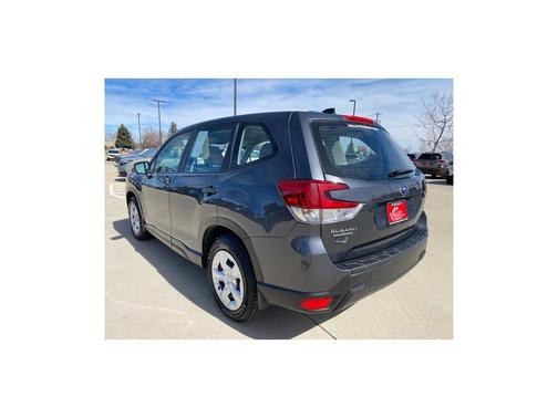 Magnetite Gray Metallic 2024 Subaru Forester Base