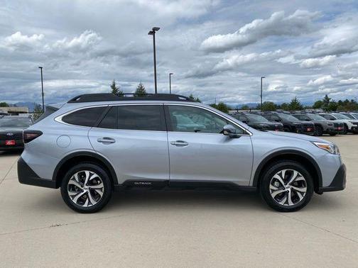 Ice Silver Metallic 2022 Subaru Outback Limited