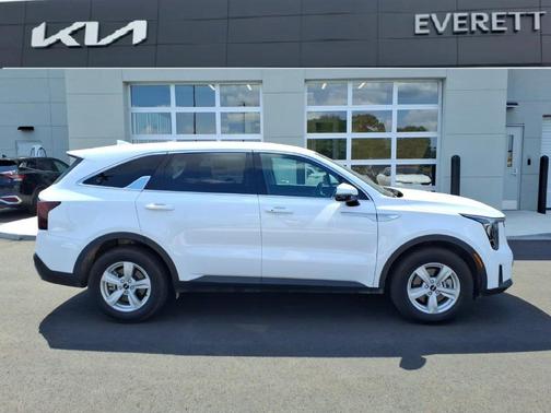Glacial White Pearl 2026 Kia Sorento LX