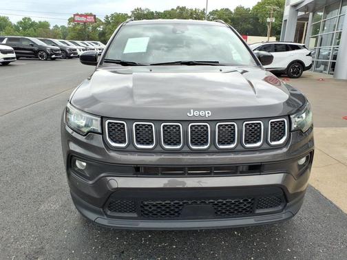 Sting Gray Clearcoat 2024 Jeep Compass Latitude