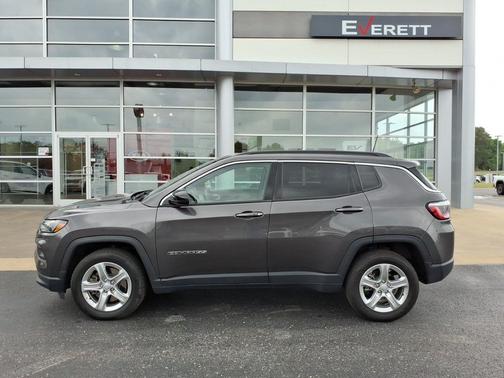 Sting Gray Clearcoat 2024 Jeep Compass Latitude