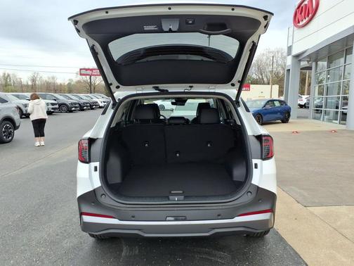 Glacial White Pearl 2026 Kia Sportage EX