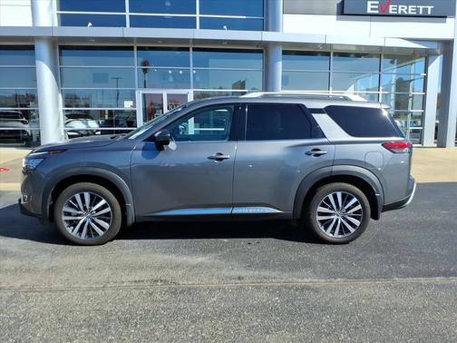 2022 Nissan Pathfinder Platinum