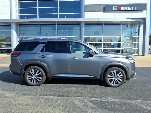2022 Nissan Pathfinder Platinum