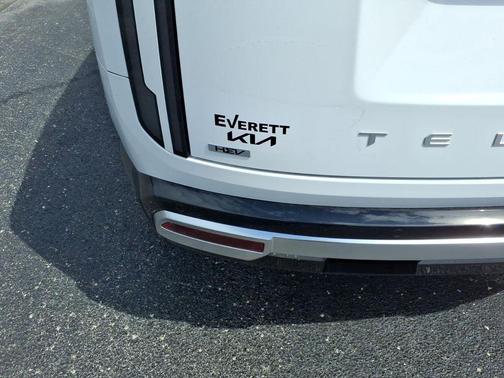Glacial White Pearl 2027 Kia Telluride SX