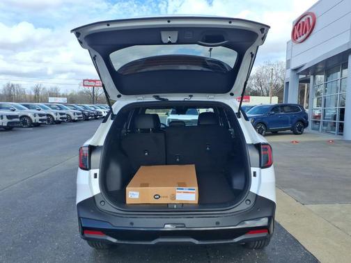 Glacial White Pearl 2026 Kia Sportage X-Line