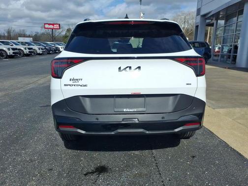 Glacial White Pearl 2026 Kia Sportage X-Line