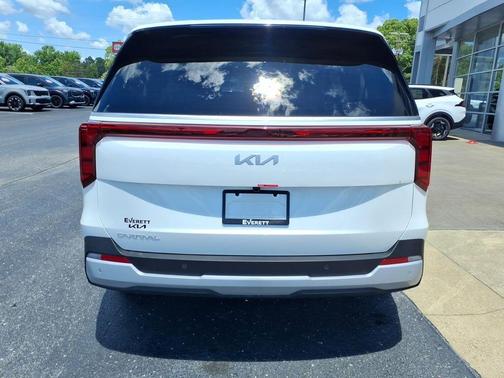 Snow White Pearl 2026 Kia Carnival LXS