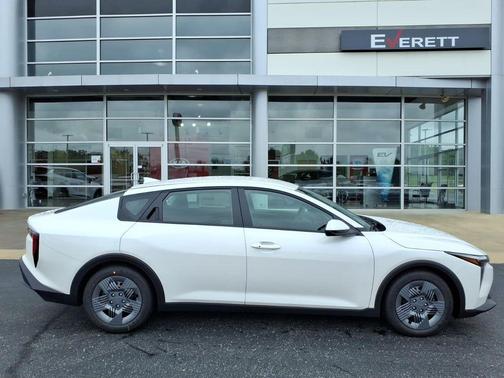 Snow White Pearl 2026 Kia K4 LXS