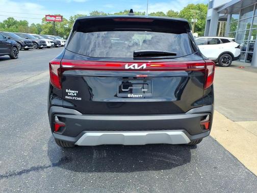 Black 2026 Kia Seltos LX