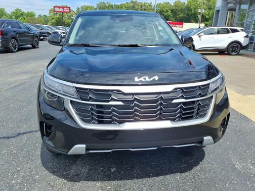 Black 2026 Kia Seltos LX