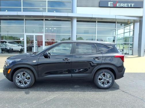 Black 2026 Kia Seltos LX