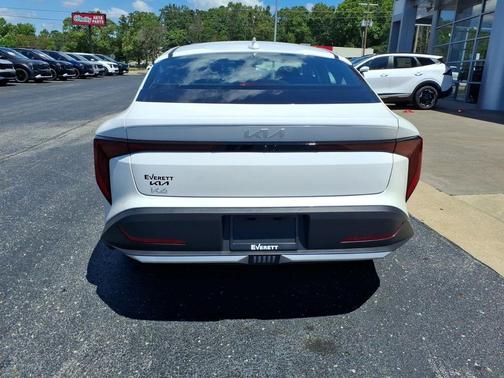 Snow White Pearl 2026 Kia K4 LXS