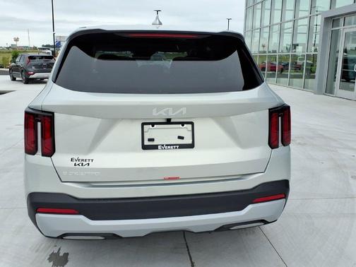 Ivory Silver 2026 Kia Sorento LX