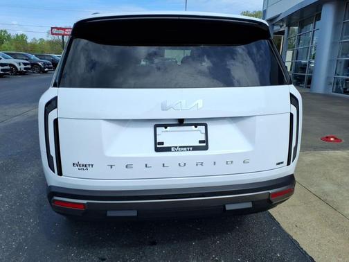 Glacial White Pearl 2027 Kia Telluride S
