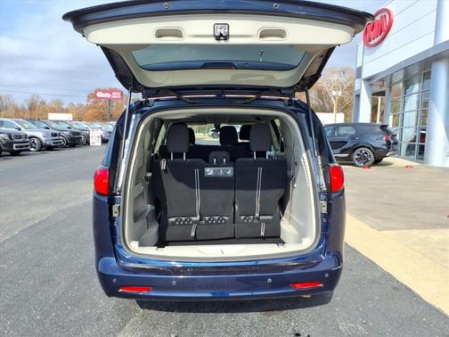 2020 Chrysler Voyager L