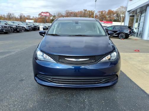 2020 Chrysler Voyager L