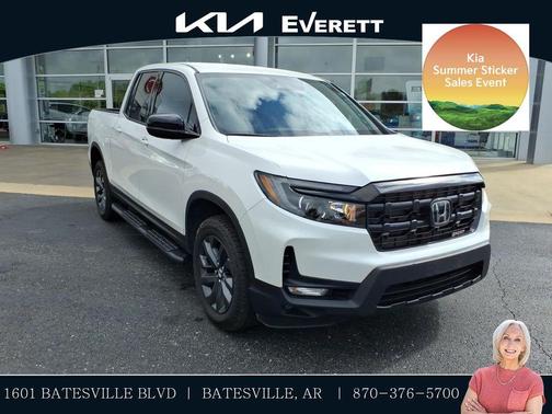 White 2024 Honda Ridgeline Sport