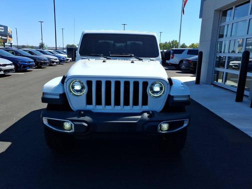 Bright White Clearcoat 2020 Jeep Gladiator Overland