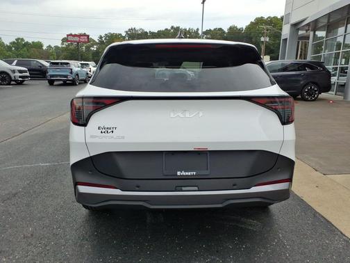 White Pearl 2026 Kia Sportage LX
