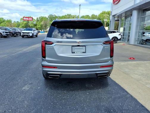 Silver Metallic 2023 Cadillac XT6 Premium Luxury FWD