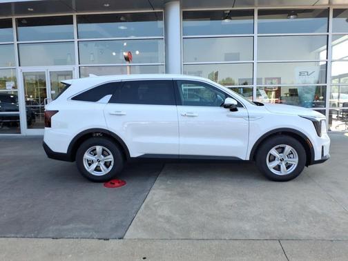 White Pearl 2026 Kia Sorento LX