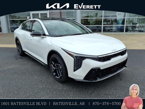 Snow White Pearl 2026 Kia K4 GT-LINE