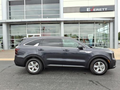 Metal 2026 Kia Sorento LX