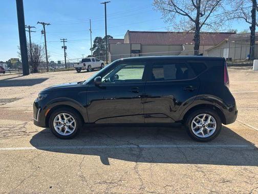 Fusion Orange 2023 Kia Soul LX