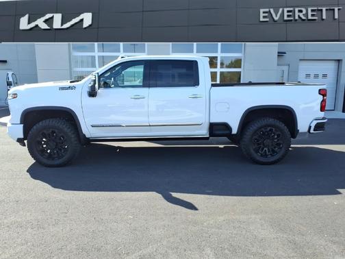 Summit White 2026 Chevrolet Silverado 2500 High Country