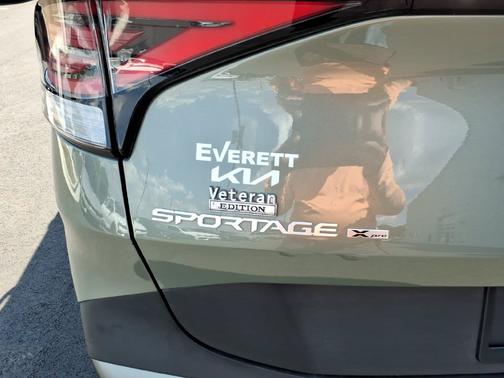 Jungle Green/Ebony Black Roof 2024 Kia Sportage X-Pro Prestige