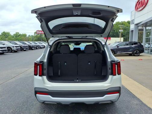 Ivory 2026 Kia Sorento LX
