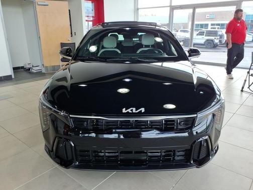 Aurora Black Pearl 2026 Kia K4 GT-LINE