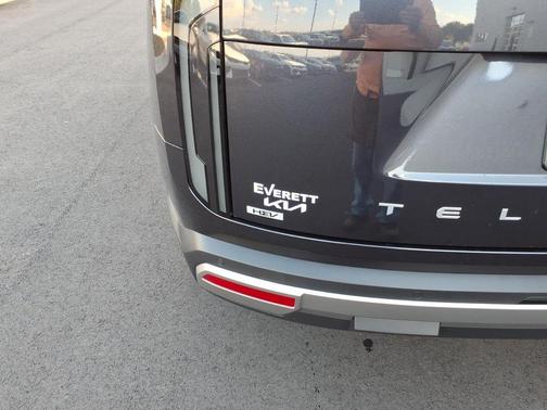 Metal 2027 Kia Telluride EX