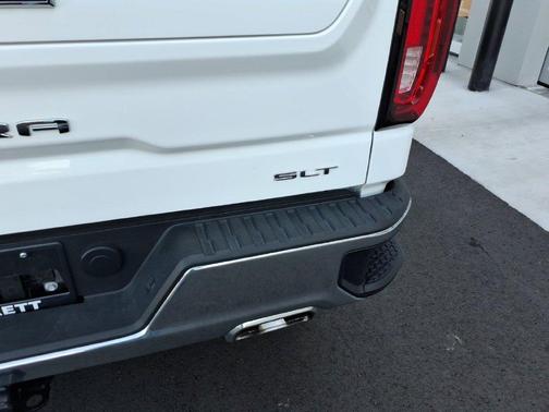 Summit White 2025 GMC Sierra 1500 SLT