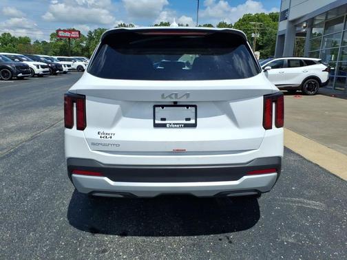 Glacial White Pearl 2026 Kia Sorento LX
