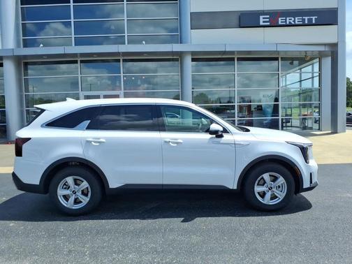 Glacial White Pearl 2026 Kia Sorento LX