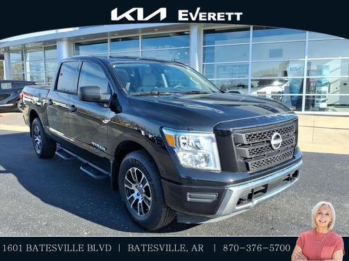 2023 Nissan Titan SV