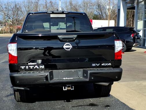 2023 Nissan Titan SV