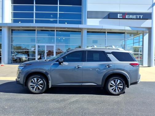 2024 Nissan Pathfinder SL