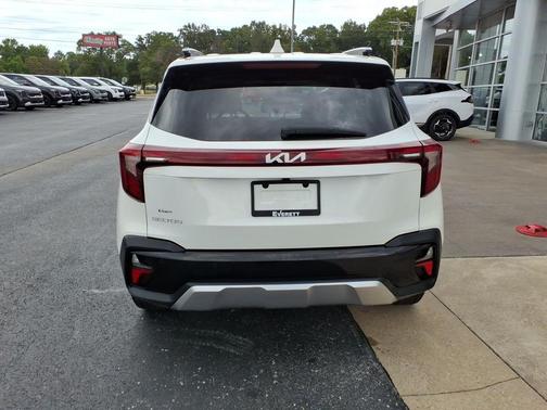 Snow White Pearl 2026 Kia Seltos EX