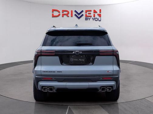 Sterling Gray Metallic 2026 Chevrolet Traverse Z71