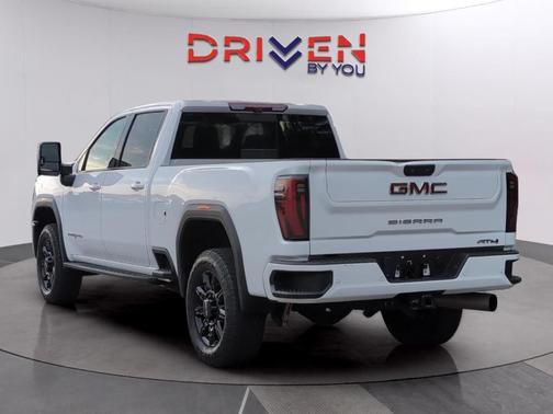 2024 GMC Sierra 2500 AT4