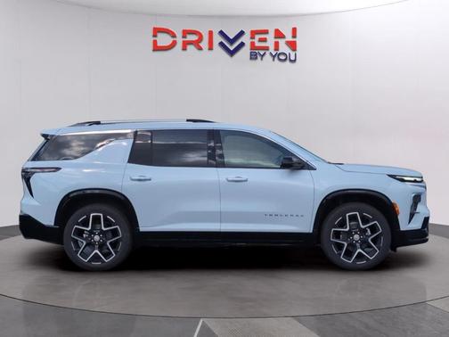 Polar White 2026 Chevrolet Traverse High Country